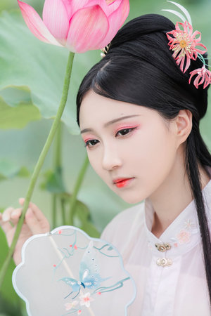 刚从地府出关，捡到无敌仙尸