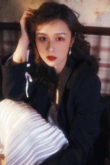 江水悠悠月无情