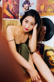 被困九零港界，差生素人变花旦